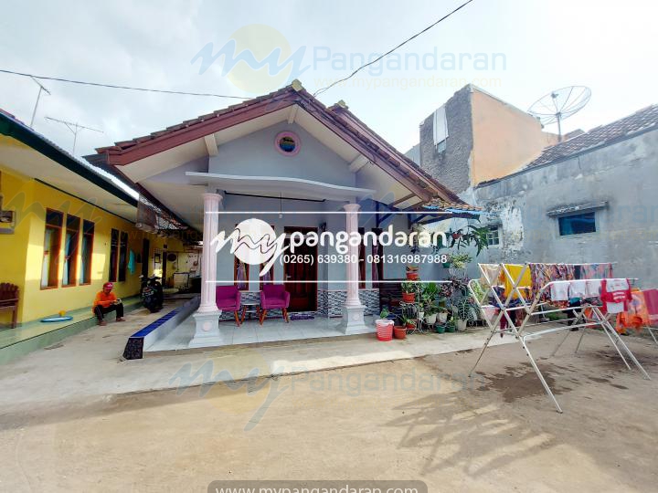  tampilan depan rumah sewa bu yeni pangandaran